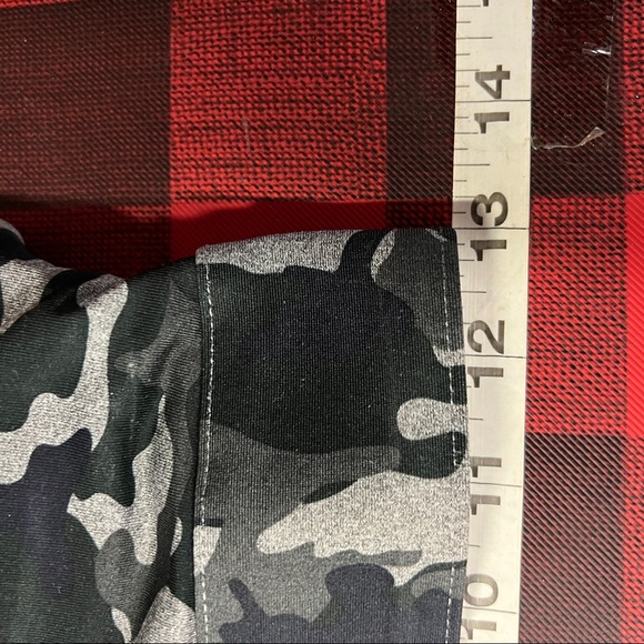 Fabletics Malindi grey camouflage sports bra - Picture 3 of 5